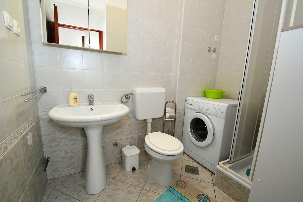 Studio Apartman Kris Marinici  エクステリア 写真