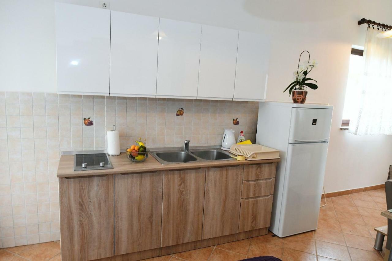 Studio Apartman Kris Marinici  エクステリア 写真